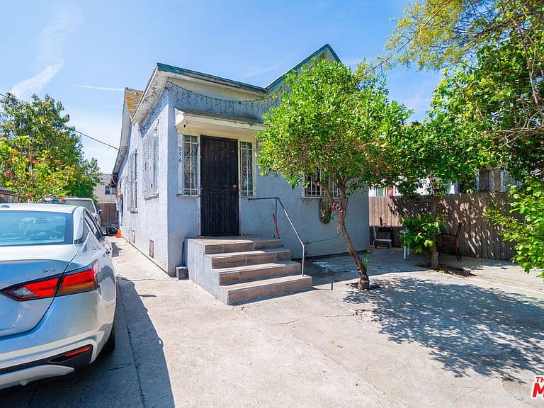 Listing photo 3