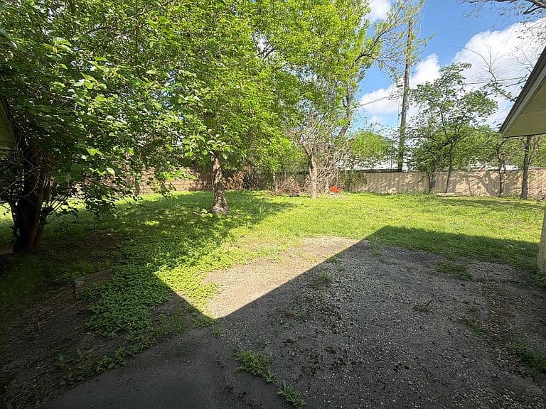 Listing photo 4