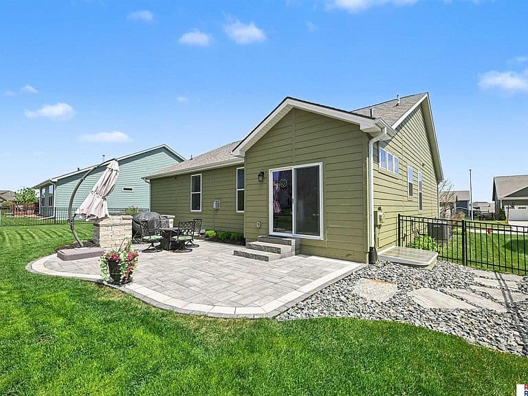 Listing photo 5