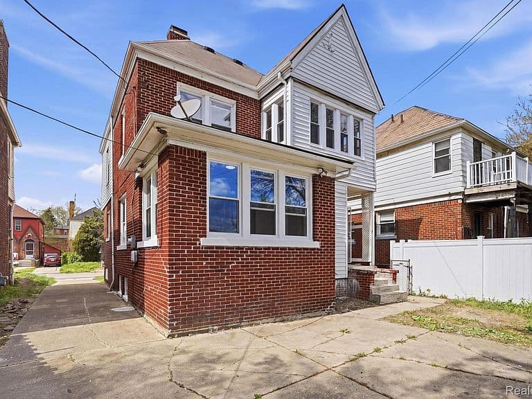 Listing photo 5