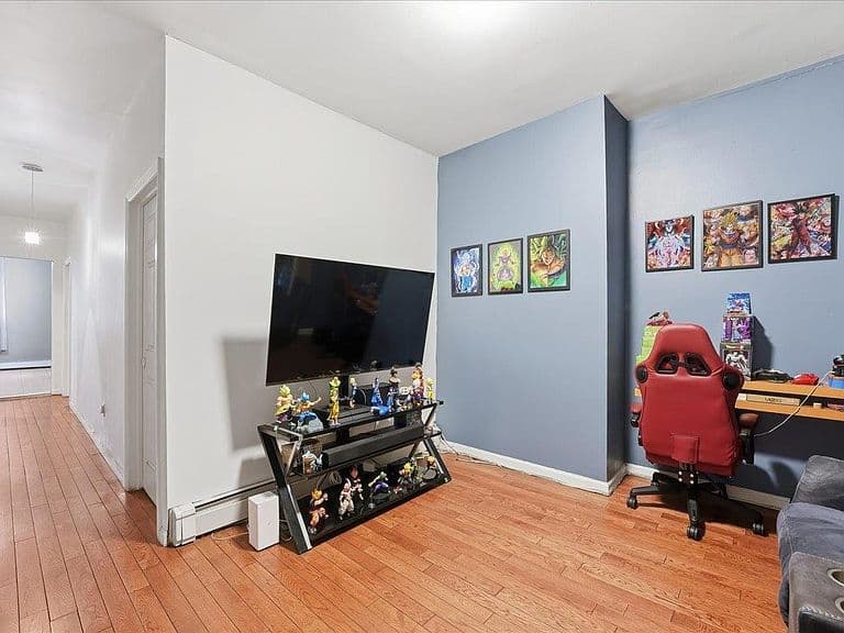 Listing photo 5