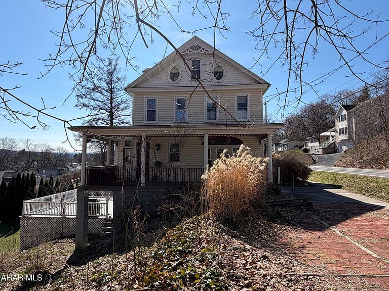 Listing photo 2