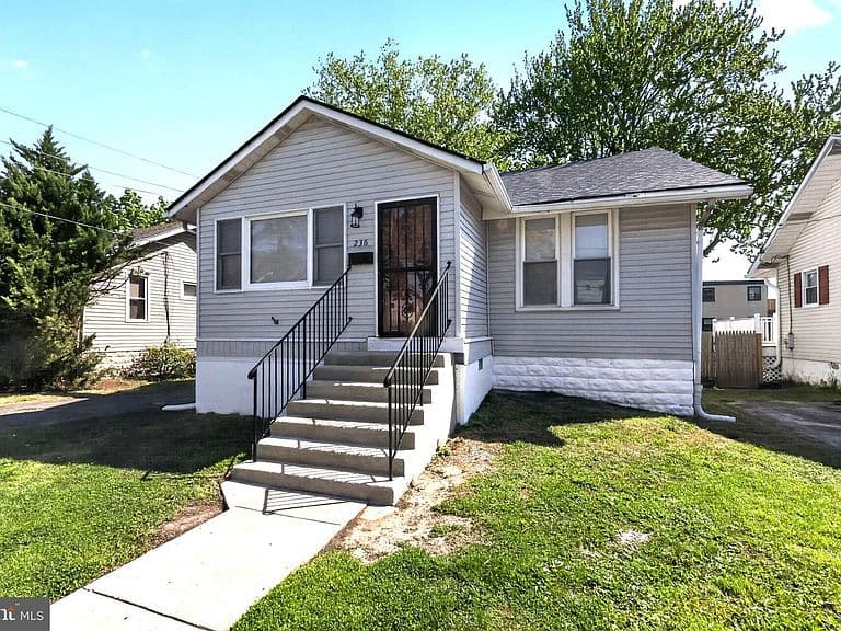 Listing photo 2