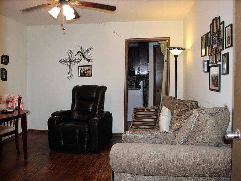 Listing photo 3