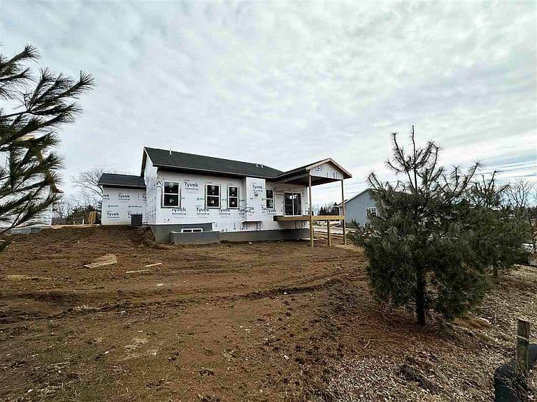 Listing photo 2