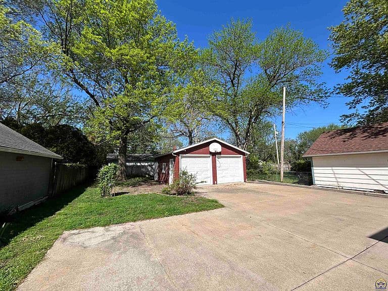 Listing photo 5