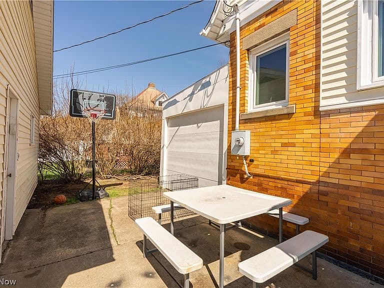 Listing photo 5