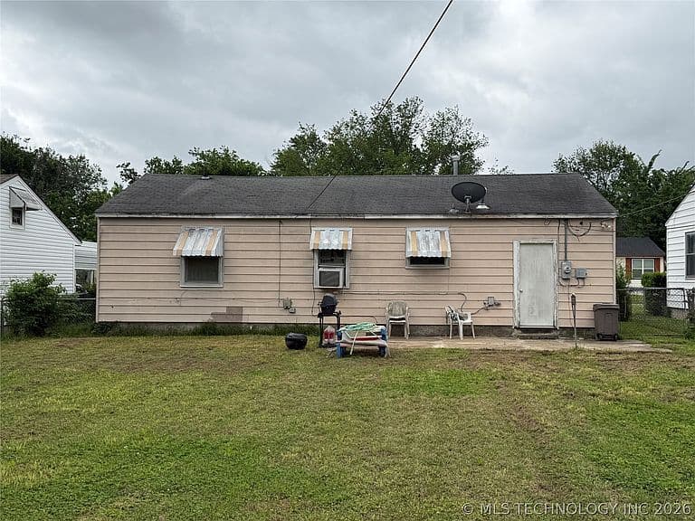 Listing photo 3