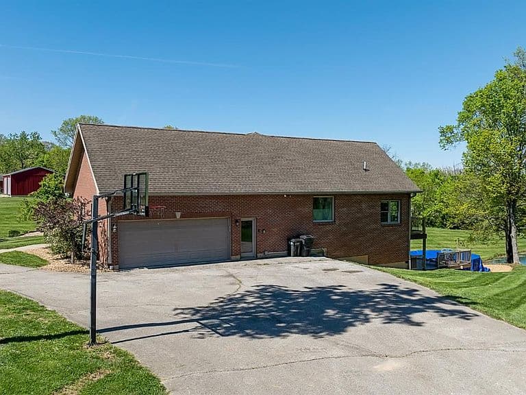 Listing photo 4