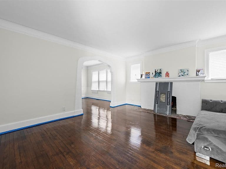 Listing photo 5