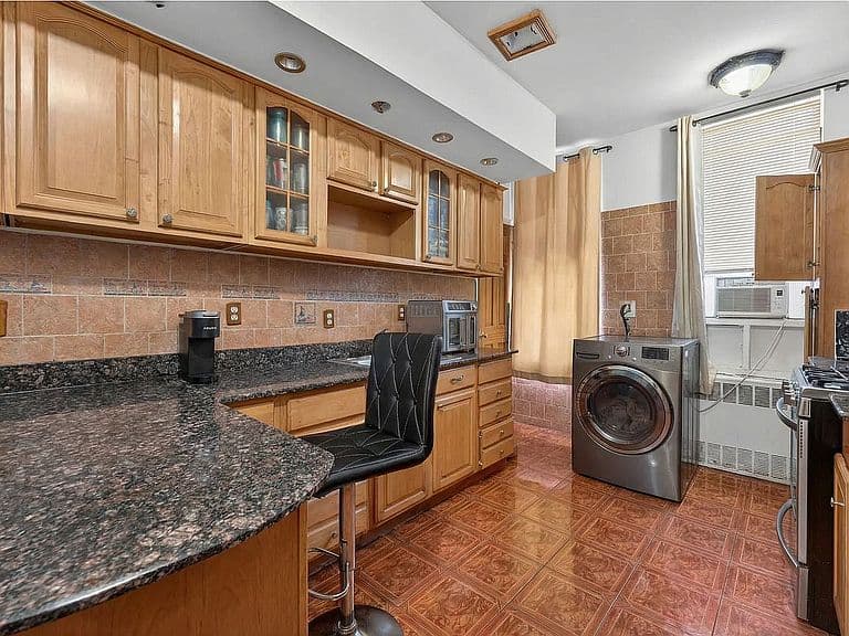 Listing photo 3