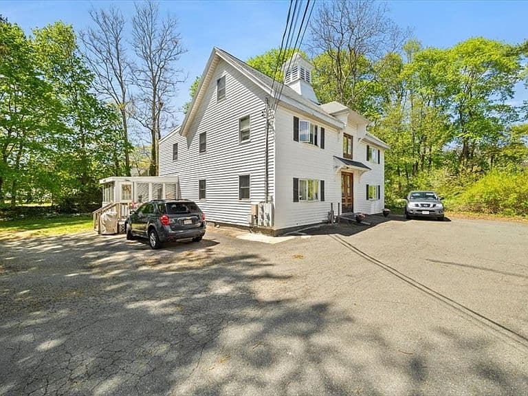 Listing photo 3