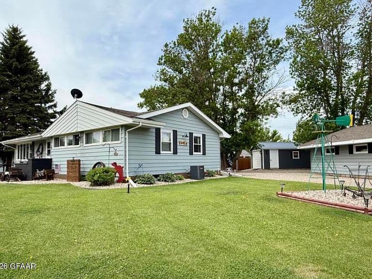 Listing photo 2