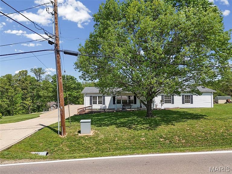Listing photo 5