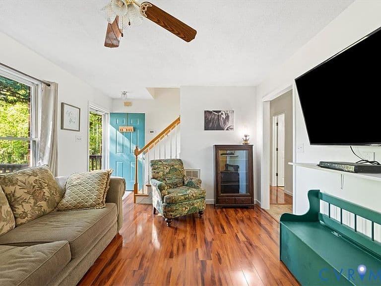 Listing photo 5