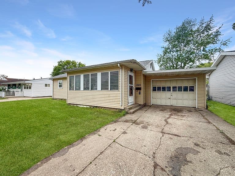 Listing photo 2