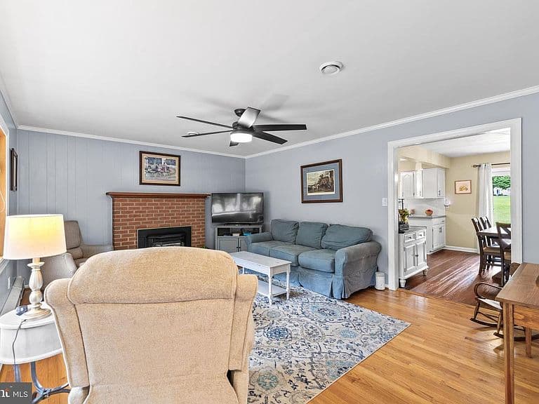 Listing photo 3