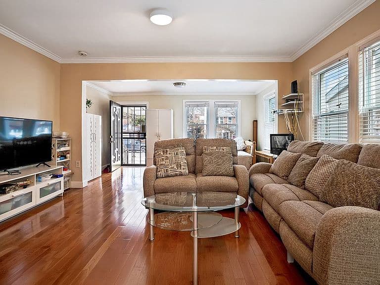 Listing photo 3