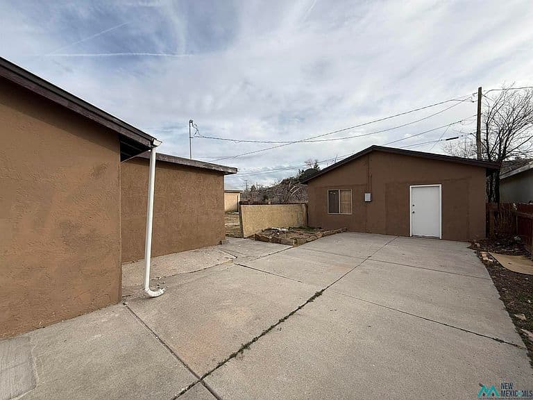 Listing photo 4