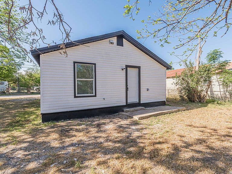 Listing photo 5