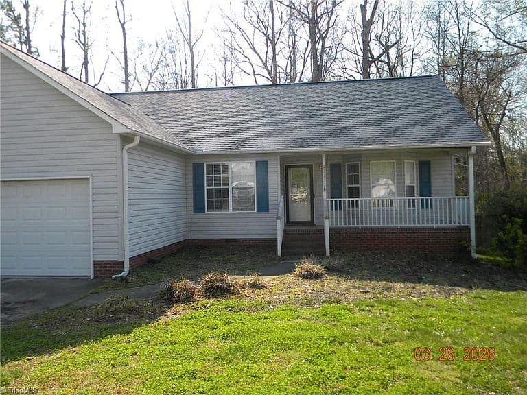 Listing photo 2