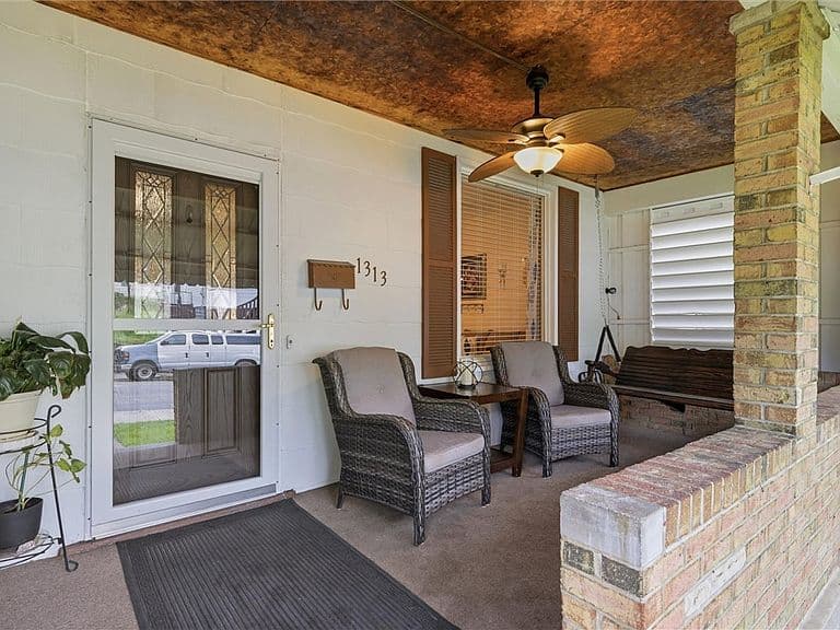 Listing photo 3