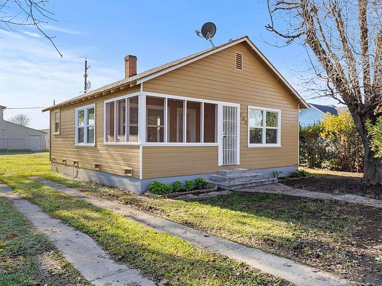 Listing photo 2