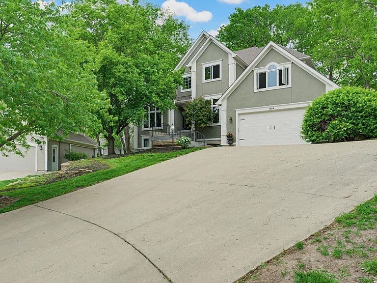 Listing photo 2