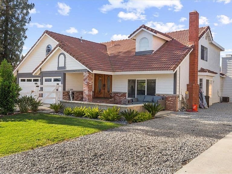 Listing photo 3