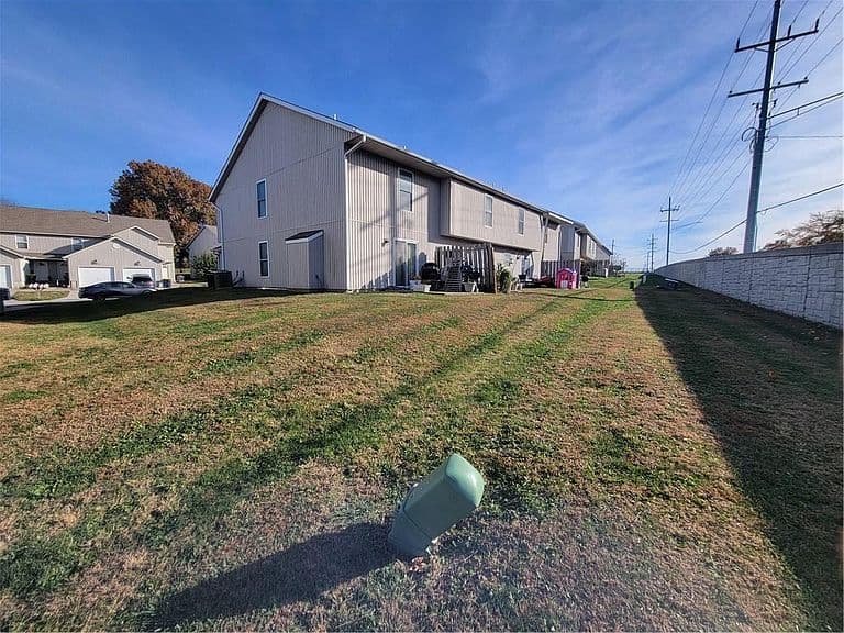 Listing photo 3