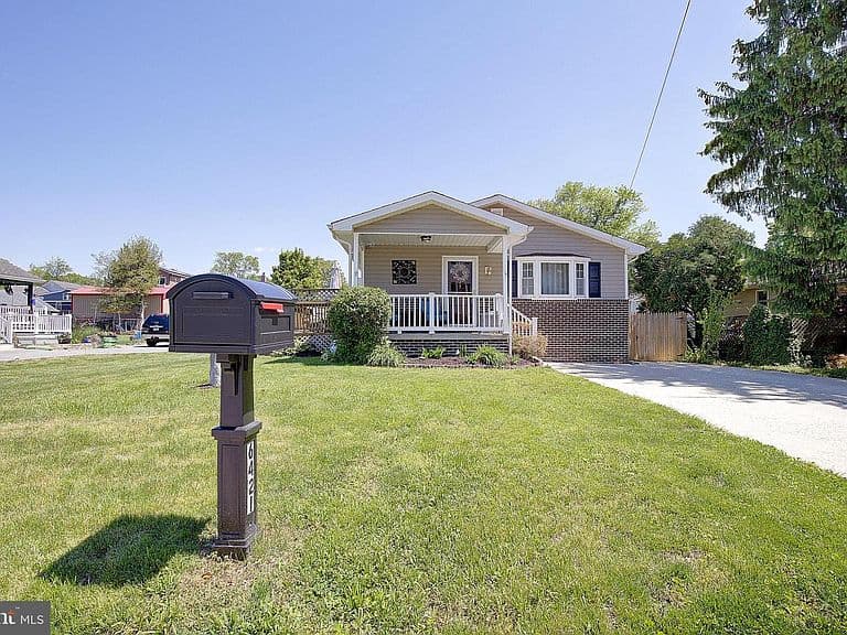 Listing photo 2