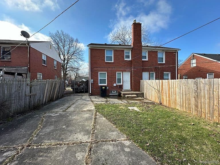 Listing photo 5