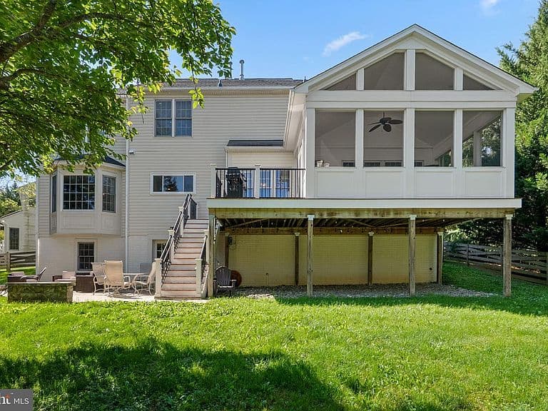 Listing photo 4