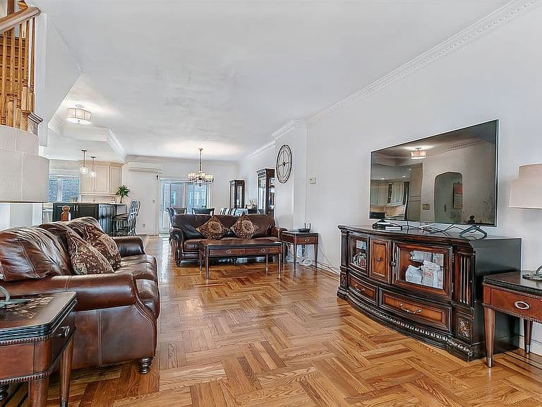 Listing photo 3