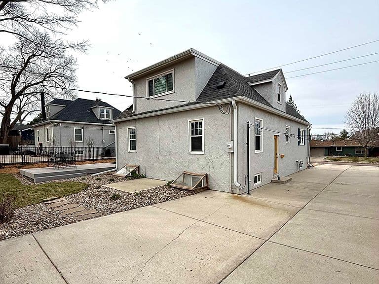 Listing photo 3
