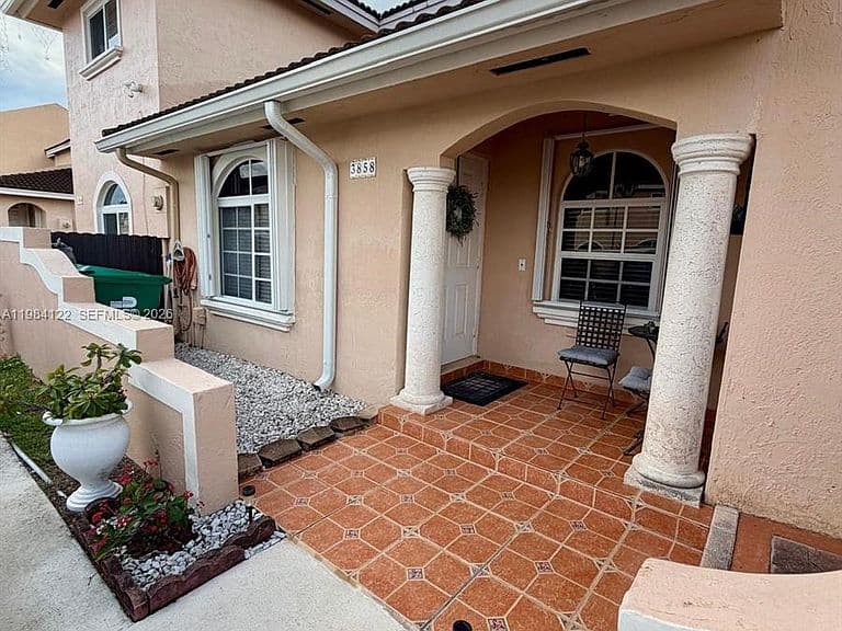 Listing photo 5