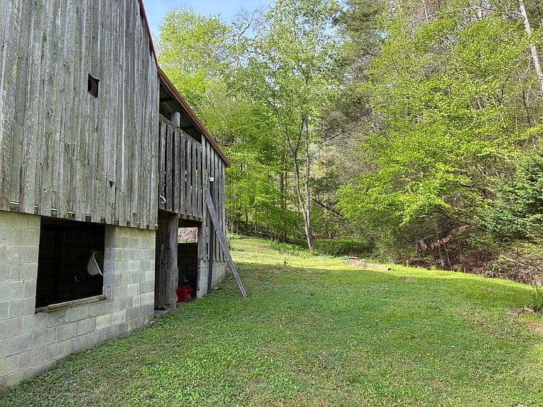 Listing photo 5