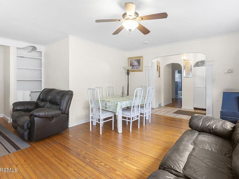 Listing photo 5