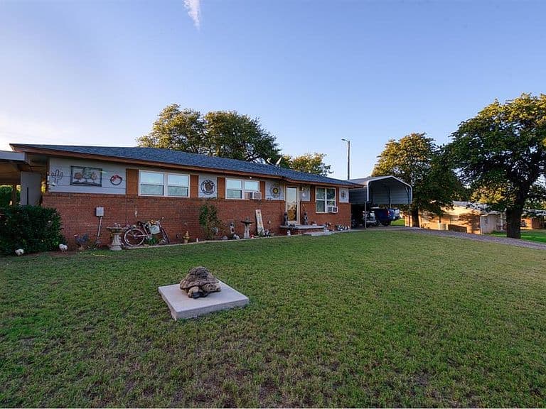 Listing photo 3