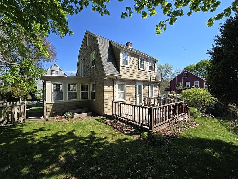 Listing photo 2