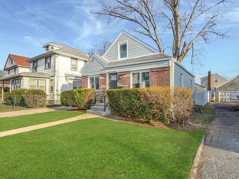 Listing photo 4