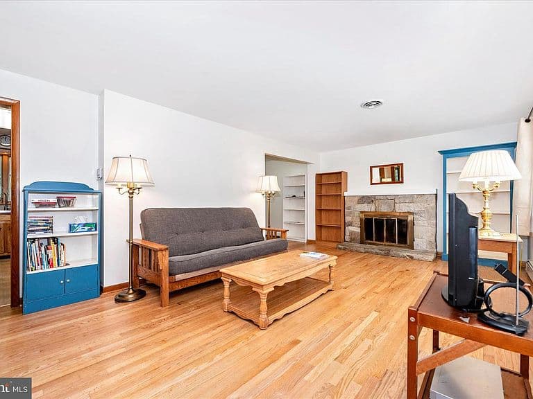 Listing photo 5