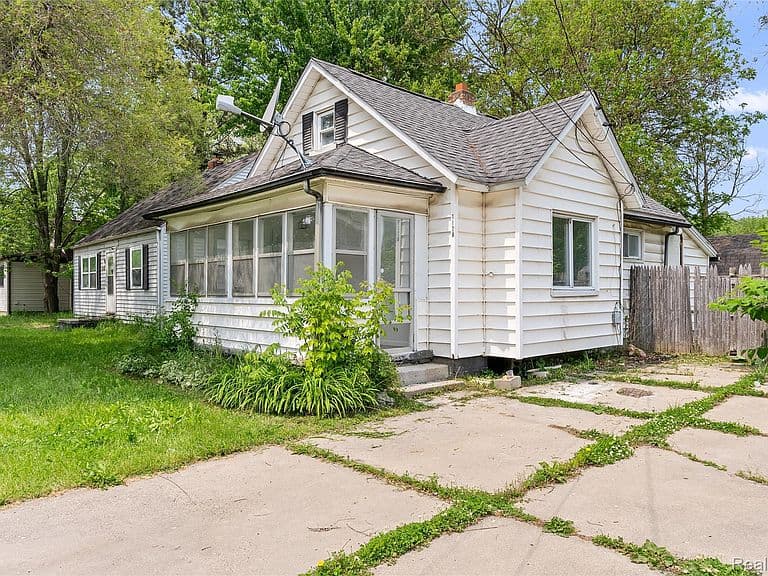 Listing photo 5