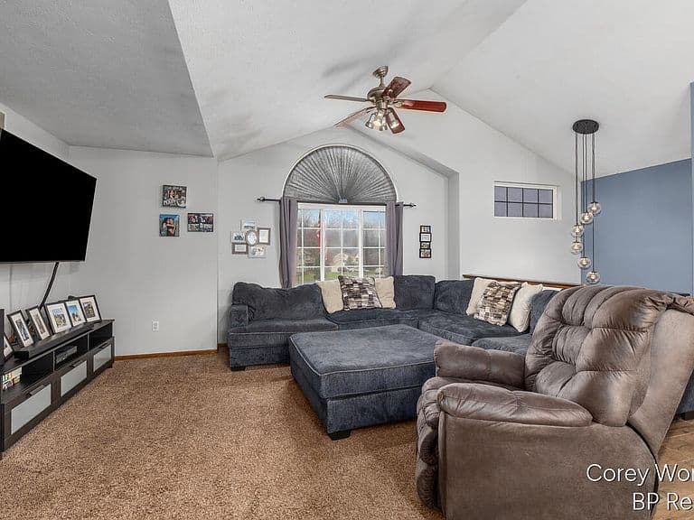Listing photo 4
