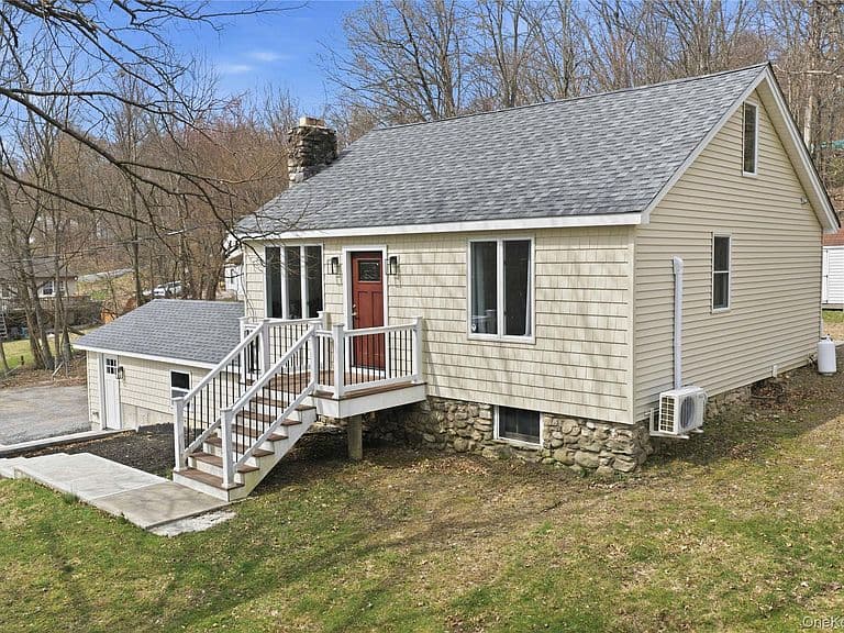 Listing photo 2