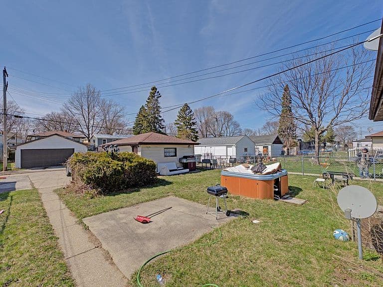 Listing photo 4