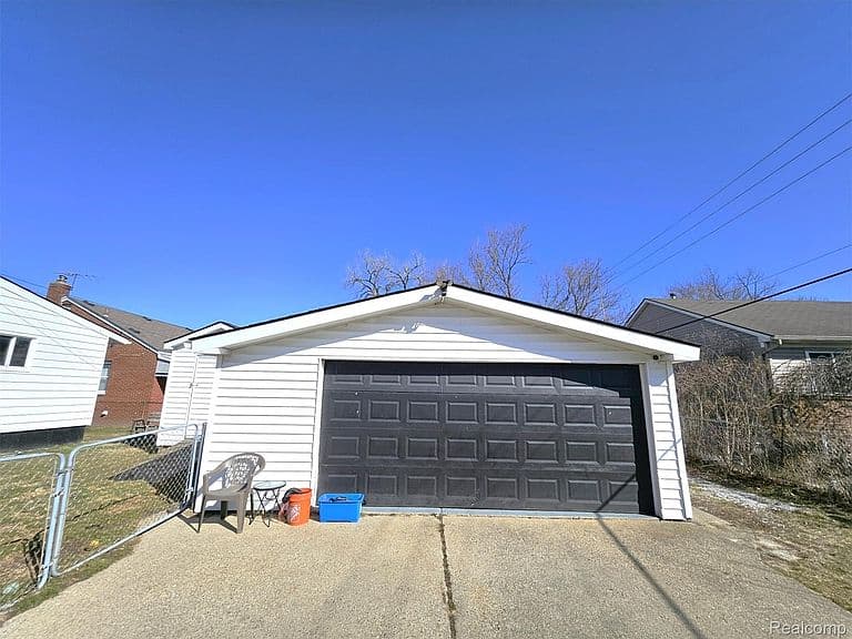 Listing photo 5
