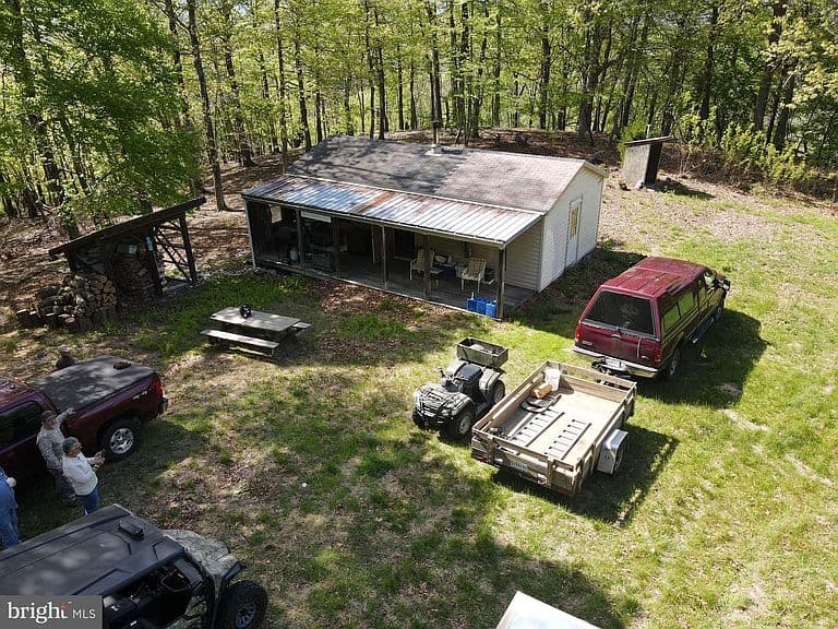 Listing photo 3