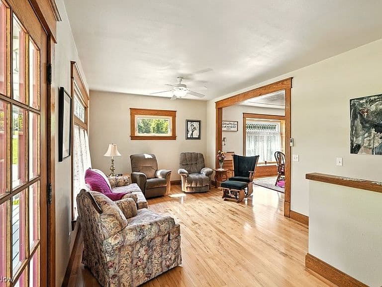 Listing photo 5
