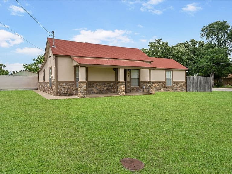 Listing photo 2